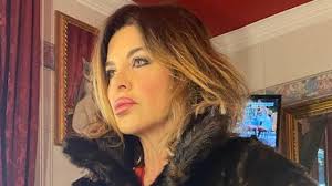Alba parietti e simona tagli accusano maria teresa ruta a live non è la d'urso: Alba Parietti Distrutta Dal Llutto La Consola L Amica Di Sempre