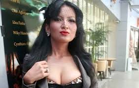 Sudah ga laku jadi artis? Five Vi Bangga Dengan Payudaranya