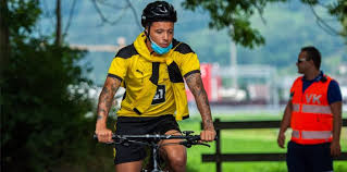 Will liverpool beat man united to jadon sancho's signature? Zorc Halt Wort Jadon Sancho Bleibt Beim Bvb Neue Vertragsdetails