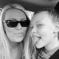 Laura Talbot (@Lozzyt85)