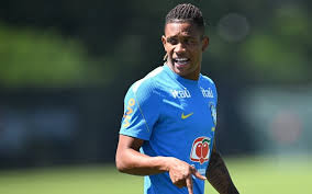 Palmeiras faz proposta de 20 mi de euros por Danilo e avalia incluir zagueiro