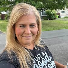 Does anyone know of caterers in the Syracuse area that offers daily  catering?