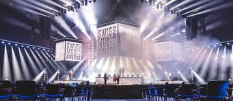 Ac / dc receives the best group award. 2