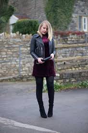 8 Moglichkeiten Eine Allsaints Lederjacke Zu Stylen Allsaints Lederjacke Moglichkeiten Stylen Velvet Clothes Velvet Dresses Outfit Winter Dress Outfits