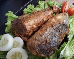 Otak-otak Bandeng Gresik adalah kuliner khas berbahan ikan bandeng yang dagingnya dipisahkan dari duri, dihaluskan dengan bumbu rempah, lalu dimasukkan kembali ke kulit ikan sebelum dikukus atau dipanggang.