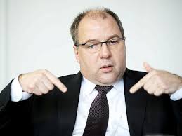 Stadttöchter zahlen ihren Chefs oft Riesengehälter