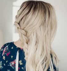 Longs, bouclés, lisses, au idée de coiffure facile femme constituée de mèches entortillées et tressés en tresse. 1001 Coiffures Superbes Avec Une Tresse Sur Le Cote