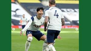 Matt doherty of tottenham hotspur fouls pablo hernandez of leeds united leading to a red card. Xlmchsbi2ui4vm