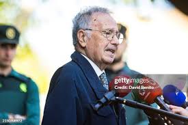 275 Manos Limpias Stock Photos, High-Res Pictures, and Images