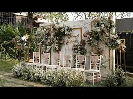 Walaupun pesta pernikahan luar ruangan terkesan lebih minimalis, namun kamu perlu memperhitungkan terkait dengan penyewaan venue dan dekorasinya. 12 Dekorasi Wedding Tema Rustic Outdoor 2020 Youtube