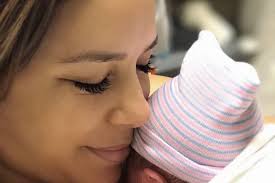 Stigao Santiago: Eva Longoria rodila prvo dijete u 44. godini