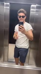 While standing at the mirror, you can point the left analog stick in the direction of your choice to get sam to strike a pose. 14 Of Niall Horan S Best Mirror Selfies Iheartradio