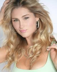 Amanda Rea's Instagram, Twitter & Facebook