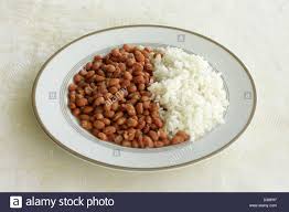 Dieses Stockfoto Teller Mit Reis Und Bohnen Ein Typisch Brasilianisches Essen D38p97 Aus Der Alamy Bibliothek Mit Brasilianisches Essen Essen Essen Bilder