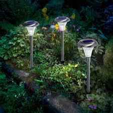 Balisez vos allées avec la borne solaire born solar grande, chis et tendance elle illuminera votre pour votre jardin, créez une véritable ambiance chaleureuse grâce à cette borne solaire born solar. Borne Solaire Capri Pack De 3 Balise Solaire Solairepratique