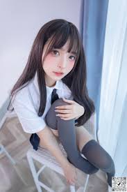 神楽坂真冬《清纯学姊》绝对领域正气爆发– 青年美圖