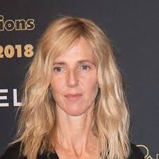 Her family watches her discover the world, friends, new love and a passion for the theatre. C Est Une Experience Que Je N Ai Pas Aimee Quand Sandrine Kiberlain Refuse De Faire La Promotion De Son Nouveau Film Gala