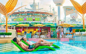 The ship now features the longest waterslide at sea, a revamped pool area, new nightlife venues and updated. Navigator Of The Seas Kreuzfahrtschiffe Royal Caribbean Cruises