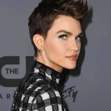 أحدث صيحات وتسريحات شعر قصير 2021 أخبار صحيفة الرؤية