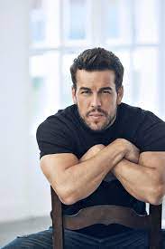 Born in la coruña, although very young, at just 4 years old, he left with his family to barcelona. 40 Preguntas A Mario Casas Mario Casas Anecdotas Y Curiosidades