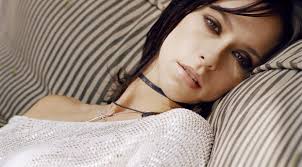 Jennifer Love Hewitt Sleeping On Bed Wallpaper Hd Celebrities 4k Wallpapers Images Photos And Background Jennifer Love Hewitt Jennifer Love Jennifer Love Hewit