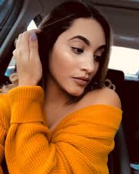 Lisa Botello's Instagram, Twitter & Facebook