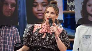 Não foram poucas as críticas que claudia leitte recebeu diante de sua participação no programa altas horas, exibido na globo no último sábado (22).ela, ana maria braga e deborah secco. Dz Dwj5fdtbelm