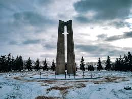 Riverside Memorial Park, Surnames L