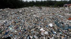Plastic not only pollutes the environment but also endangers marine, bird and coral life. Malaysia Lets In Us Plastic Waste After It Passes New Un Treaty Test Cna