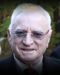 Em 14 de outubro de 1943, cerca de 600 prisioneiros do campo de extermínio  de Sobibor organizaram uma revolta. Onze nazistas foram mortos e 300  prisioneiros conseguiram escapar. Poucos sobreviveram. Thomas Blatt