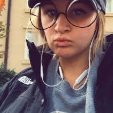 Madeline Singleton's Instagram, Twitter & Facebook