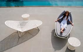 Zwar kann eine schwere schneedecke empfindliche pflanzen schädigen, sie schützt aber auch vor der winterkälte. Gartenliegen Aus Holz Rattan Oder Alu Schoner Wohnen