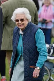 With helen mirren, james cromwell, alex jennings, roger allam. The Queen Full Of Smiles At The Royal Windsor Horse Parade After A Stormy Year Indonesia News