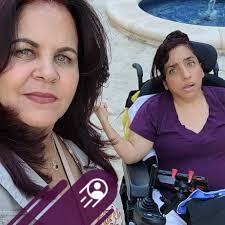 💔 Desesperación en Broadview. Un hombre corrió hacia las instalaciones de  ICE en Broadview, Illinois, visiblemente angustiado y buscando  desesperadamente a su esposa, con quien ha estado casado durante cinco  años. Ella