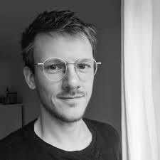 Hallo, wir sind zwar noch etwas unscharf & verschlafen, aber endlich zurück  aus der Winterpause. Ab heute gibt es wieder jeden Sonntag Fest & Flauschig  mit Jan Böhmermann und Ollipolli73 auf Spotify.