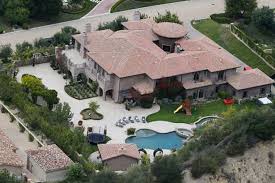 In this video we will talk about how kylie jenner new house tour 2020 and how kylie jenner spends her millions in a year. Inside Kylie Jenner S 2 2m Home Teen Reality Star Gives A Tour Of Her Stunning California Mansion Irish Mirror Online