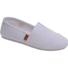 Decydując się na tenisówki można wybrać spośród modeli wiązanych lub wsuwanych. Tenisowki Damskie Wsuwane Slip On Tekstylne