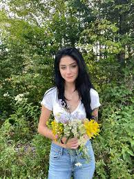 Had so much fun picking wild flowers!! Also don't forget to follow me on  Instagram @catkitty212 : uneverkbest