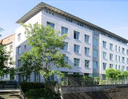 Das wohnduo ist ein vom asta der rwth in aachen mitinitiiertes projekt, bei dem ältere menschen wohnraum kostenfrei an studierende zur verfügung stellen, die dafür soziale hilfestellung im alltag leisten. 50 Jahre Studierendenwerk Kassel Themenmonat 08 Wohnen