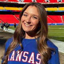 Kellie Wells's Instagram, Twitter & Facebook