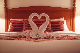 Fun deko bunny sofa couch bett kissen füllung taz mania tunes nintendo looney. 631 Bett Dekoration Schwan Tuch Fotos Kostenlose Und Royalty Free Stock Fotos Von Dreamstime