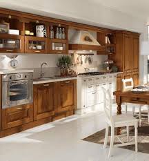 Idee Per Arredare Una Cucina Classica Colonna Forno Midi Arredo Interni Cucina Cucina In Legno Soffitti Cucina
