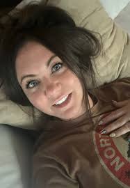 🌼 Sunday 🌼 From the pool 💦⛅️ to a movie date w/ the sister-in-law🍿🎥To  comfy clothes, chilling