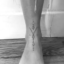 Inspiracion Minima Inkstinct Amistad Berber Foot El Artista Oboy Tattoo Estas En El Lugar In 2020 Tattoos Frauen Arm Wirbelsaulen Tattoo Tattoo Ornamente