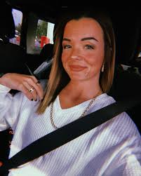 Little carousel of part of todays leg workout ✌🏻 16 weeks out 😉 🔥 Happy  Friday ✌🏻 #legday #legworkout #glutes #gluteworkout #growth #train #ifbbpro