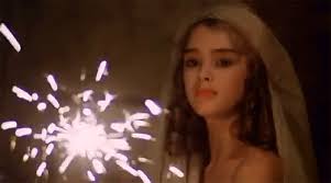 Il film tratta di prostituzione minorile, ma cerca di farlo con discrezione. The World Is Quiet Here Pretty Baby 1978