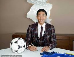 Dakikasında oyuna dahil oldu ve avrupa i̇ngiltere'nin oyuna sonradan giren jude bellingham, avrupa şampiyonaları tarihinde. Birmingham S 16 Year Old Jude Bellingham Has Chosen Borussia Dortmund Over Manchester United Mysportdab