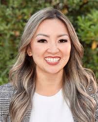 Julie Peebles's Instagram, Twitter & Facebook