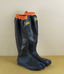 It was invented in the early 20th century. Rubber Jika Tabi Gardening Boots