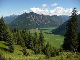 Hotel thaneller is conveniently located at rinnen 38 in berwang just in 3.2 km from the centre. Geisssteig Bergschreiber Com